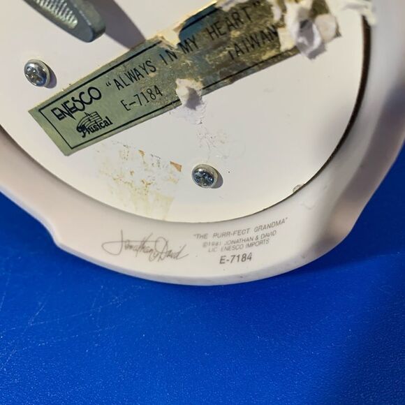 Precious Moments The Purr fect Grandma Music Box - Picture 4 of 5